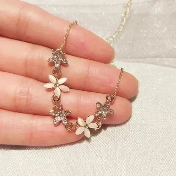 Opal & Rhinestone Gold Flower Floral Bracelet NWT - Picture 1 of 3